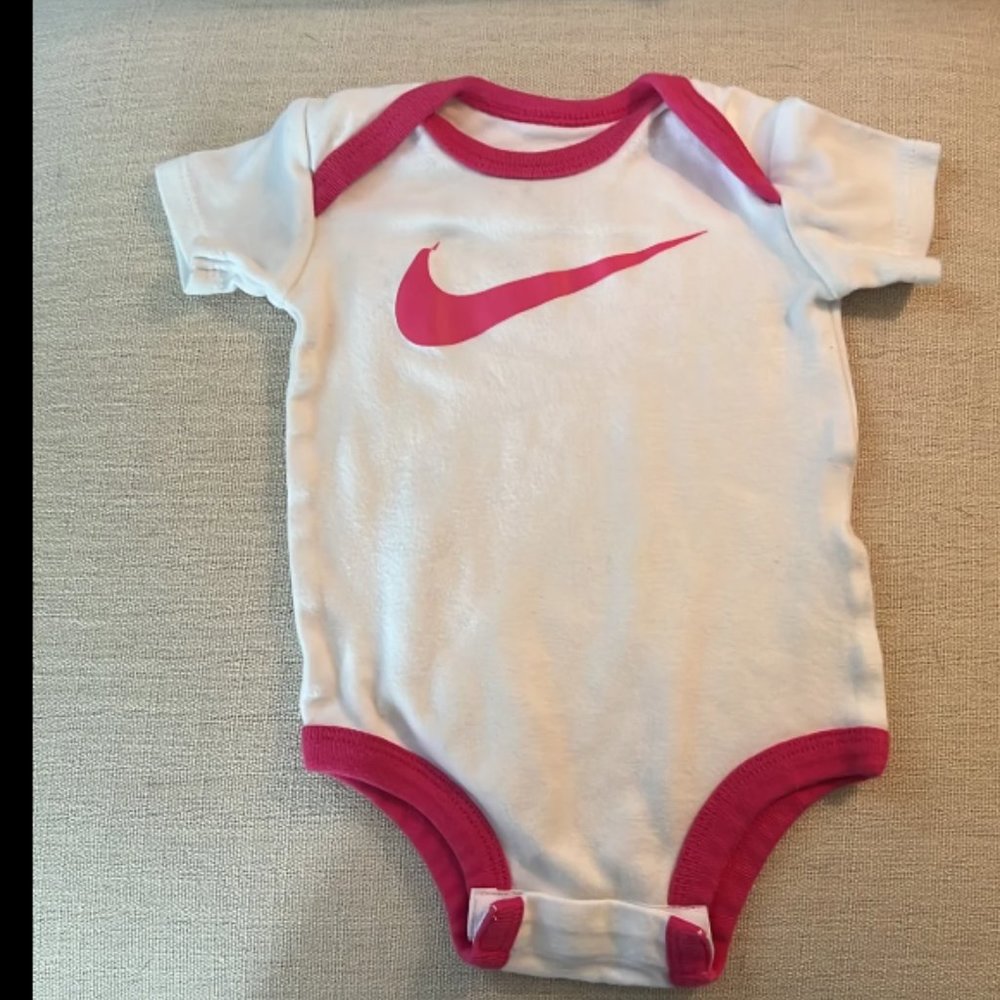 Nike Onesie 0-6 mo